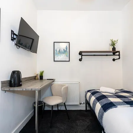 Private Ensuite With Kitchen Access By Irwell Manchester