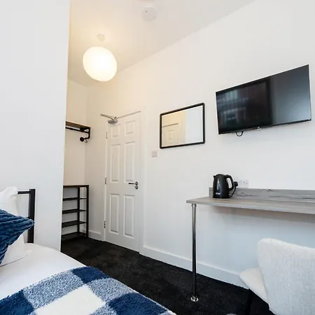 Private Ensuite With Kitchen Access By Irwell Hotel
