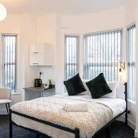 Private Ensuite With Kitchen Access By Irwell