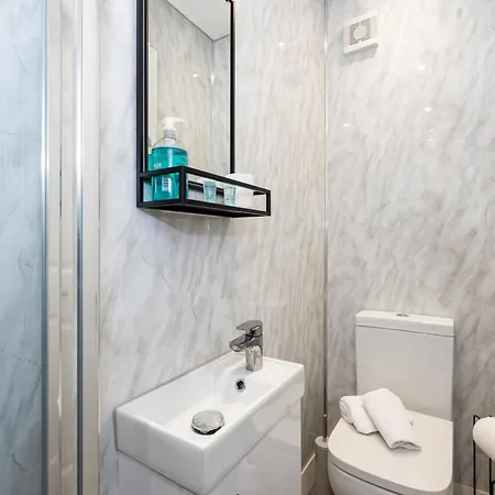Private Ensuite With Kitchen Access By Irwell *