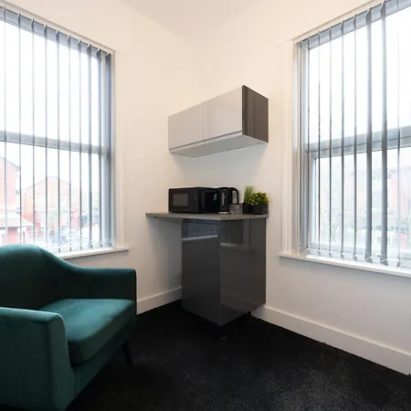 Private Ensuite With Kitchen Access By Irwell Hotel