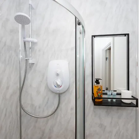 Private Ensuite With Kitchen Access By Irwell Hotel *