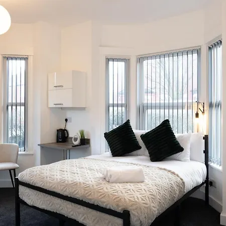 Private Ensuite With Kitchen Access By Irwell Manchester