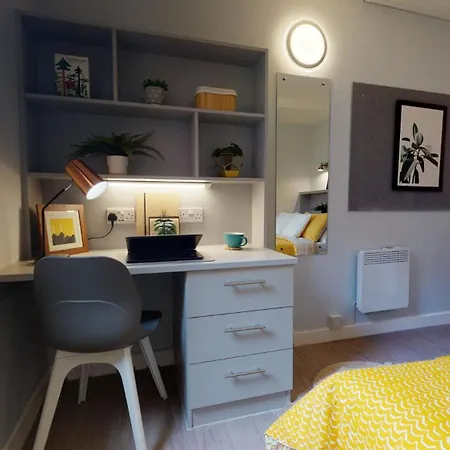 Iq Daisy Bank * Manchester