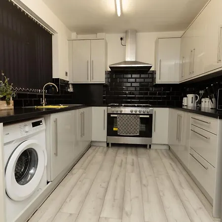 Charming Victorian Retreat 4br House In Manchester
