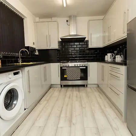 Charming Victorian Retreat 4br House In *