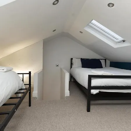 Charming Victorian Retreat 4br House In