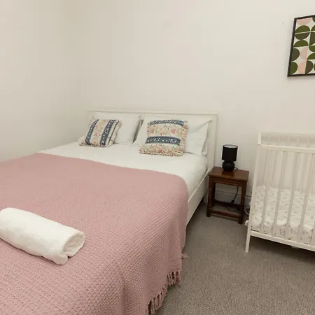 Charming Victorian Retreat 4br House In Holiday home Manchester