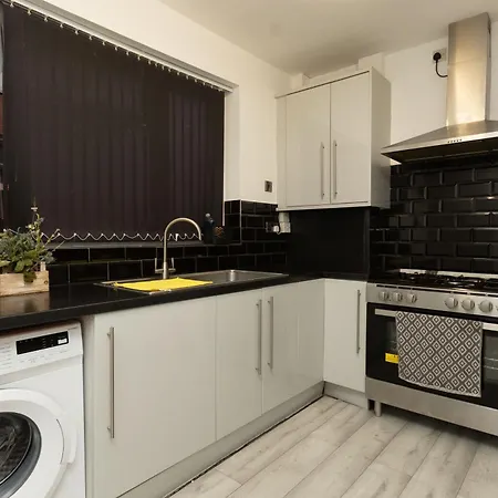 Charming Victorian Retreat 4br House In בית נופש *