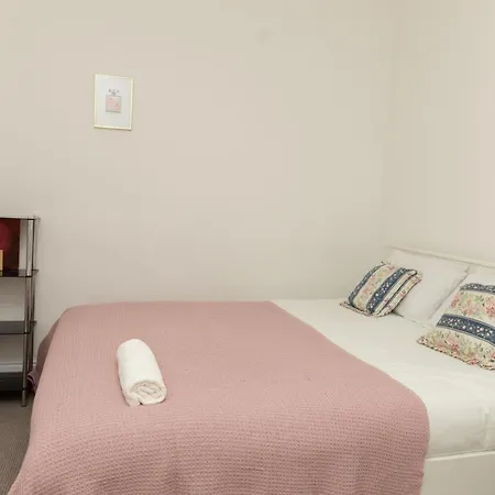 Charming Victorian Retreat 4br House In