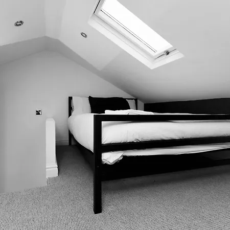 Charming Victorian Retreat 4br House In * מנצ'סטר