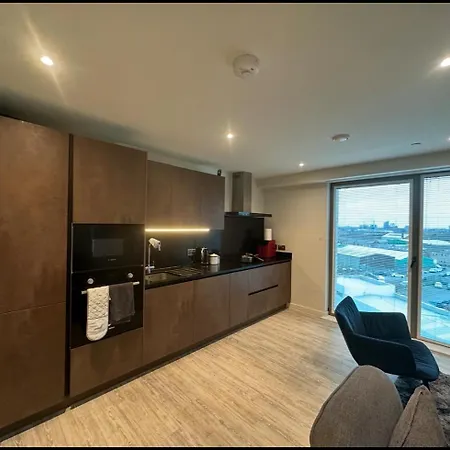 Away Luxury Two Bedroom Shared With En-suite And A Private Bathroom