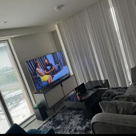 Away Luxury Two Bedroom Shared With En-suite And A Private Bathroom Rum i privatbostad