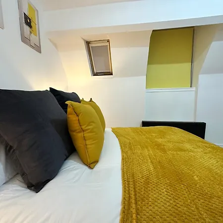 Stylish Old Trafford 2br Apartment, Free Parking, Near Stadium & Centre Апартаменты Манчестер