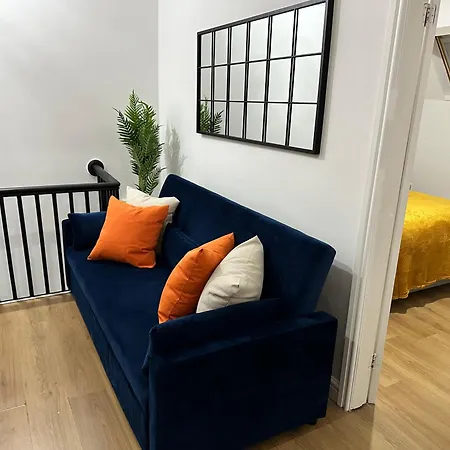 Stylish Old Trafford 2br Apartment, Free Parking, Near Stadium & Centre * Manchester