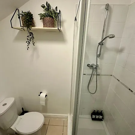 Apartment Stylish Old Trafford 2br Apartment, Free Parking, Near Stadium & Centre *