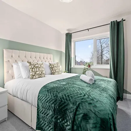 Beautiful In Salford By Superhost