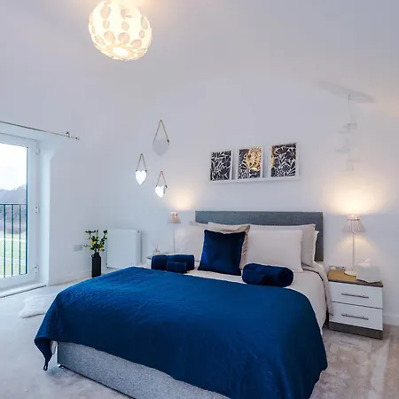 Stunning 3 Story Home, 3 X King Size Beds, Pool Table, Free Parking X2, Ping Pong Lejlighed Manchester