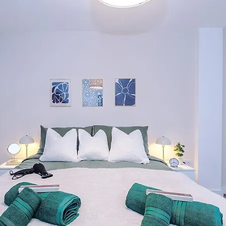 Cosy 1bedroom With Balcony, Sleeps 4, Prime Location, Long Term Disc Manchester