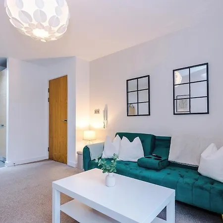 Apartment Cosy 1bedroom With Balcony, Sleeps 4, Prime Location, Long Term Disc Manchester