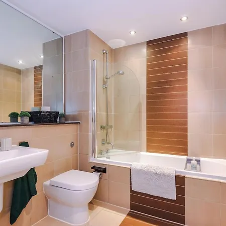 Cosy 1bedroom With Balcony, Sleeps 3, Prime Location, Long Term Disc * Mánchester