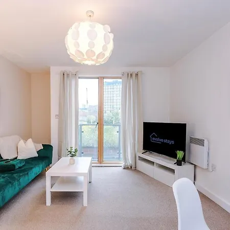 Apartment Cosy 1bedroom With Balcony, Sleeps 4, Prime Location, Long Term Disc Manchester