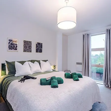 Cosy 1bedroom With Balcony, Sleeps 4, Prime Location, Long Term Disc Manchester