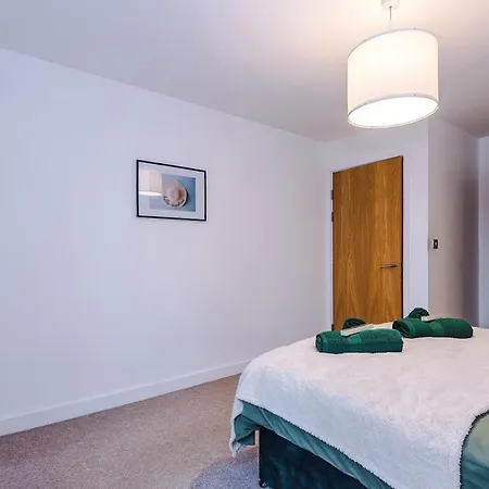 Cosy 1bedroom With Balcony, Sleeps 4, Prime Location, Long Term Disc