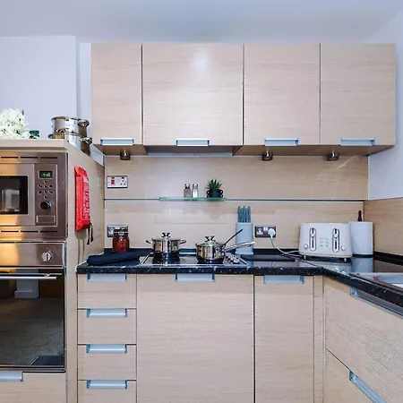 Cosy 1bedroom With Balcony, Sleeps 4, Prime Location, Long Term Disc Apartment Manchester