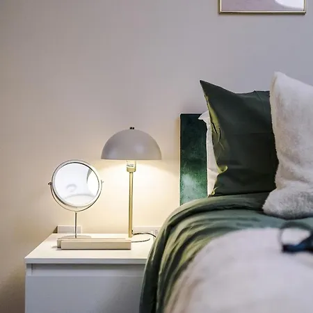 Cosy 1bedroom With Balcony, Sleeps 4, Prime Location, Long Term Disc * Manchester