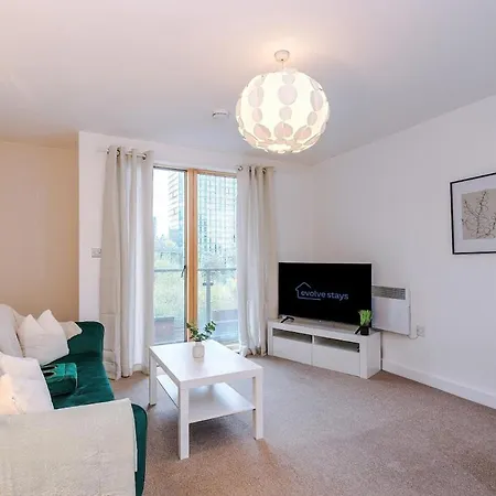 Cosy 1bedroom With Balcony, Sleeps 4, Prime Location, Long Term Disc * Manchester