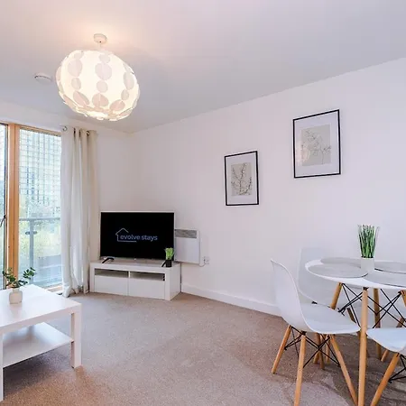 Cosy 1bedroom With Balcony, Sleeps 4, Prime Location, Long Term Disc Apartment