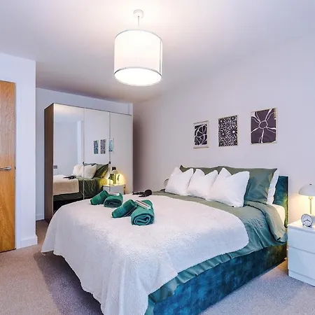 Cosy 1bedroom With Balcony, Sleeps 4, Prime Location, Long Term Disc *