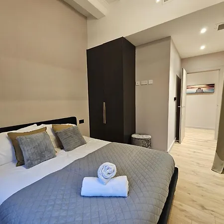 Modern 2br In Chinatown For Up To 8 Guests! * Manchester