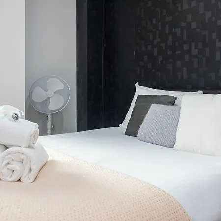 Stylish With Balcony & Views * Manchester
