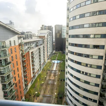 Apartment Stylish With Balcony & Views *