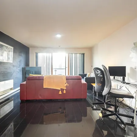 شقة Stylish With Balcony & Views *