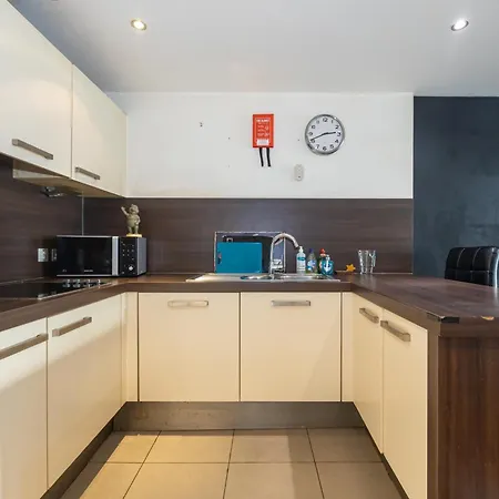 Apartment Stylish With Balcony & Views Manchester