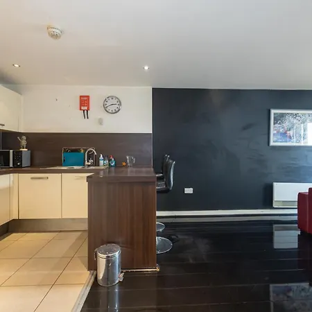 Stylish With Balcony & Views Apartment