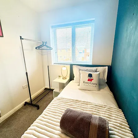Kozyguru Coop Live 3br Hse With Parking Mánchester