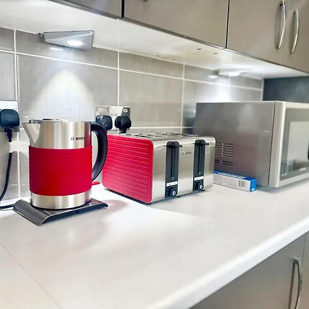 Kozyguru Coop Live 3br Hse With Parking Holiday home Manchester