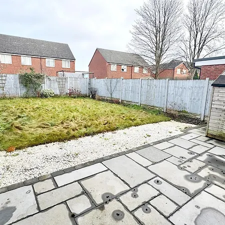 Kozyguru Coop Live 3br Hse With Parking Manchester