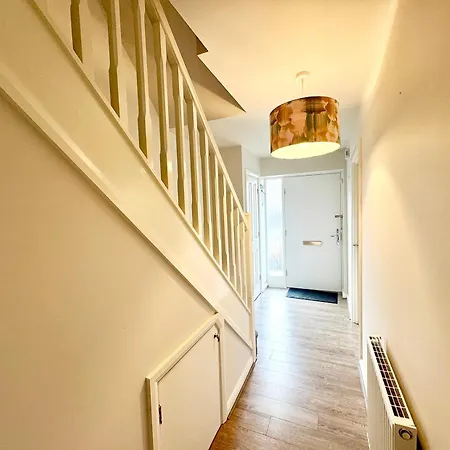 Kozyguru Coop Live 3br Hse With Parking * Manchester