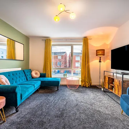 Cosy 4-Bed House L Garden L Free Parking L Wifi L Specious L Hosted By The Cosy Corner Nationwide *