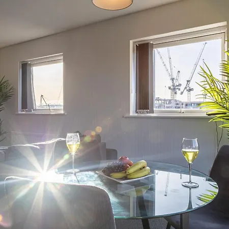 Manchester, Etihad Stadium View , Coop Live, Modern 2 Bed Apartment, Manchester
