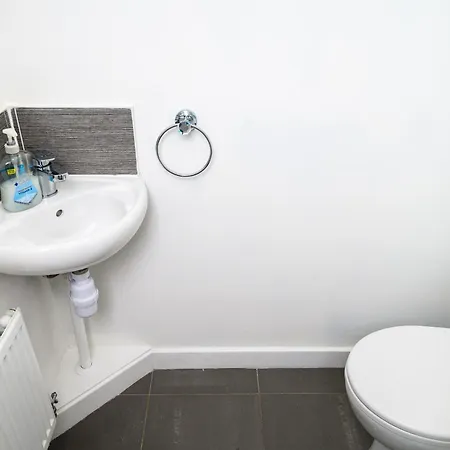 度假居 Sleeps 5, City Centre Close, Manchester, Free Fast Wi-Fi, Free Parking, 55-Inch Tv, Self-Check In - Contractors!