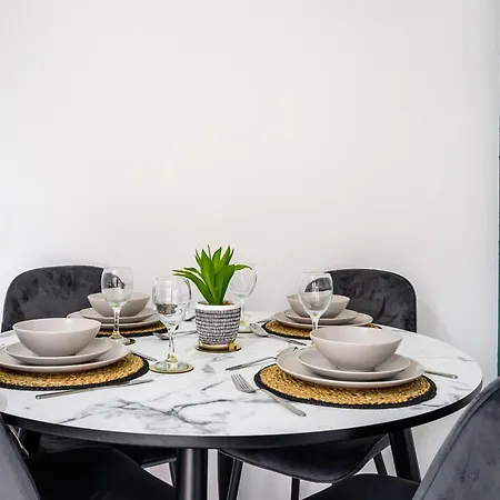 度假居 Sleeps 5, City Centre Close, Manchester, Free Fast Wi-Fi, Free Parking, 55-Inch Tv, Self-Check In - Contractors!
