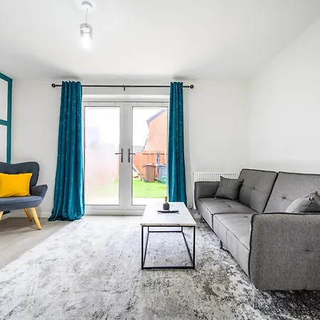 度假居 Sleeps 5, City Centre Close, Manchester, Free Fast Wi-Fi, Free Parking, 55-Inch Tv, Self-Check In - Contractors! *