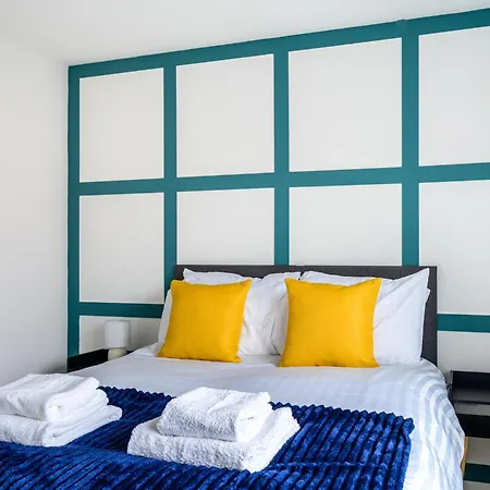 度假居 Sleeps 5, City Centre Close, Manchester, Free Fast Wi-Fi, Free Parking, 55-Inch Tv, Self-Check In - Contractors! 曼彻斯特