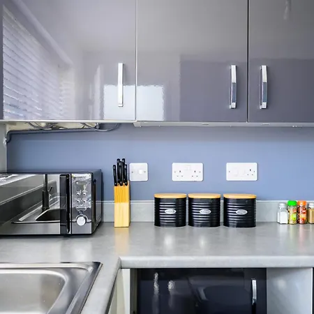 Nyaraló House With Garden, Sleeps 5, Centre Close, Manchester, Free Fast Wi-fi, Free Parking, 55-inch Tv, Self-check In - Contractors! Manchester